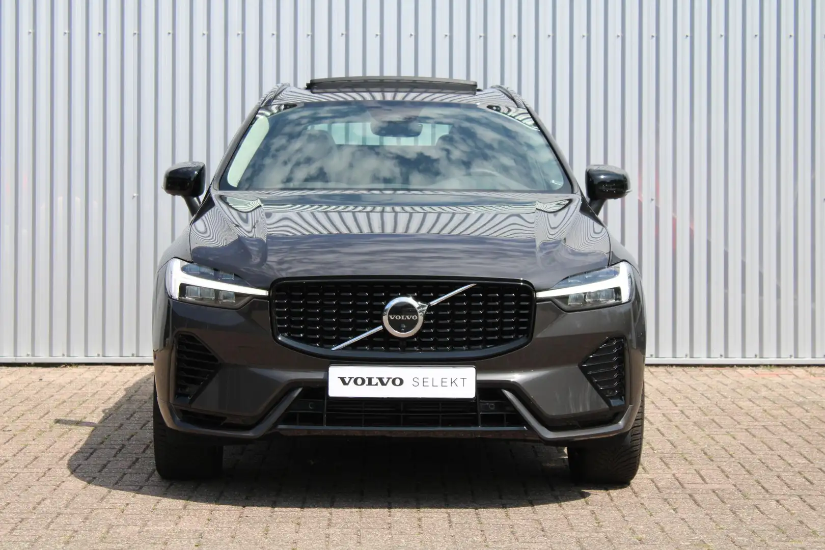 Volvo XC60 T6 Automaat AWD Plus Dark | Verwarmbare Voor- En A Gris - 2
