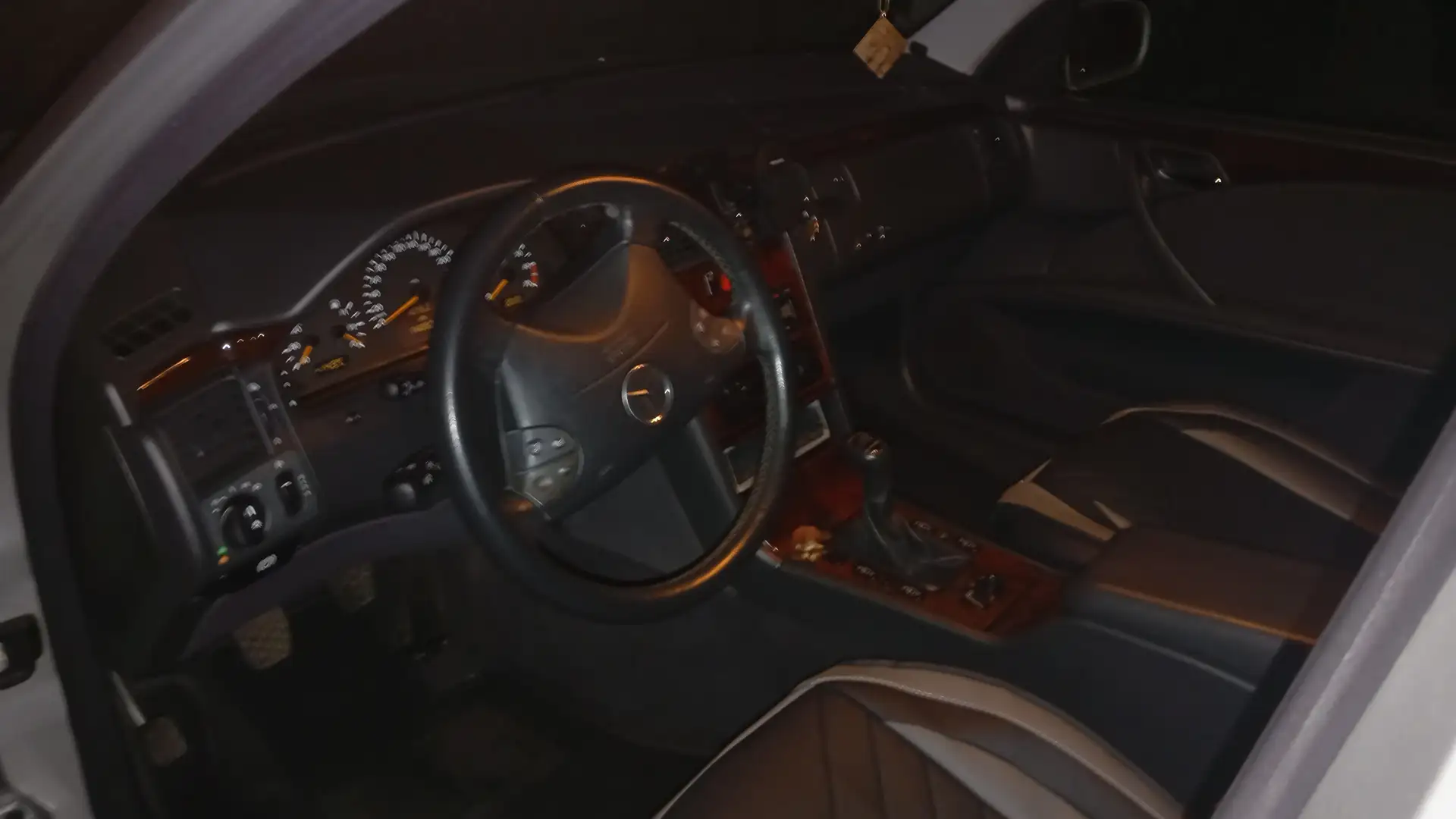 Mercedes-Benz E 200 E 200 k Elegance Gris - 1