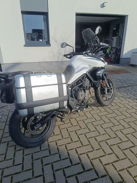 Triumph Tiger 900 - foto 2