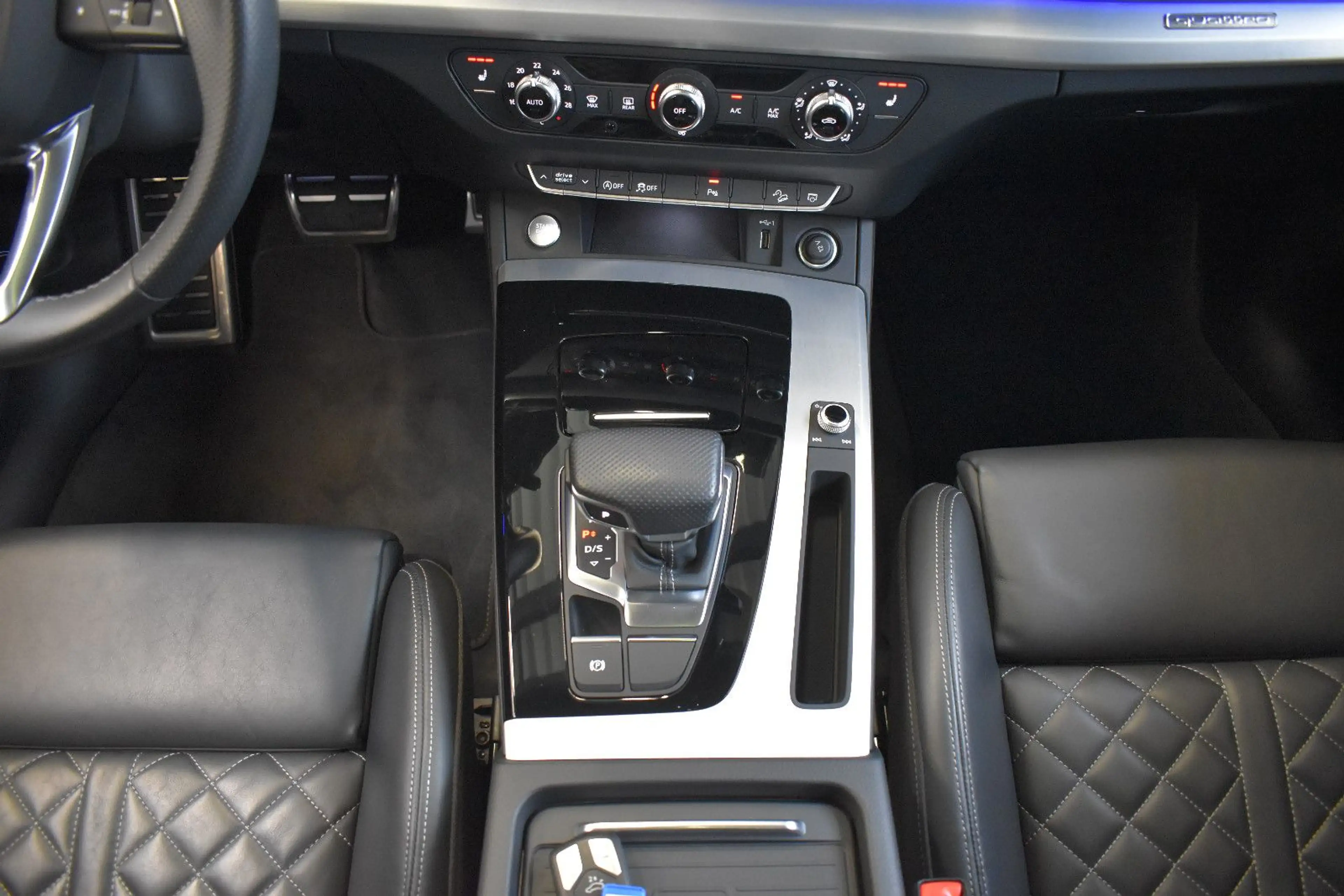 Audi Q5 Sportb. 40TDI quattro S Line OpenSky~S-Sitze — photo 13