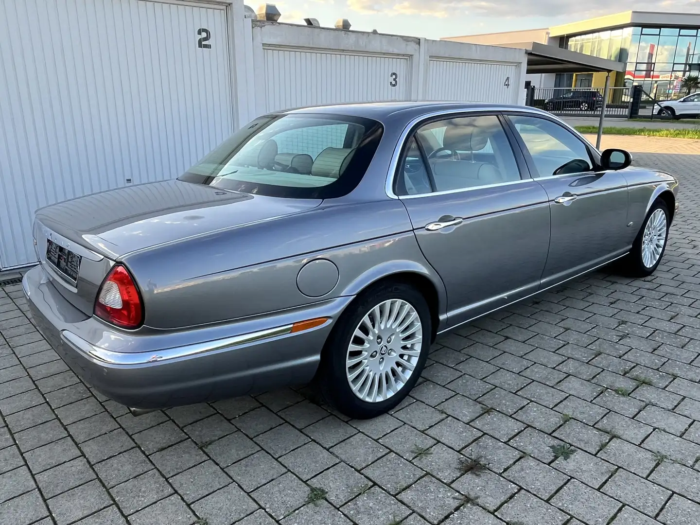 Jaguar XJ8 X356 Lang (LWB) gepflegt aus Rentnerhand Grau - 2