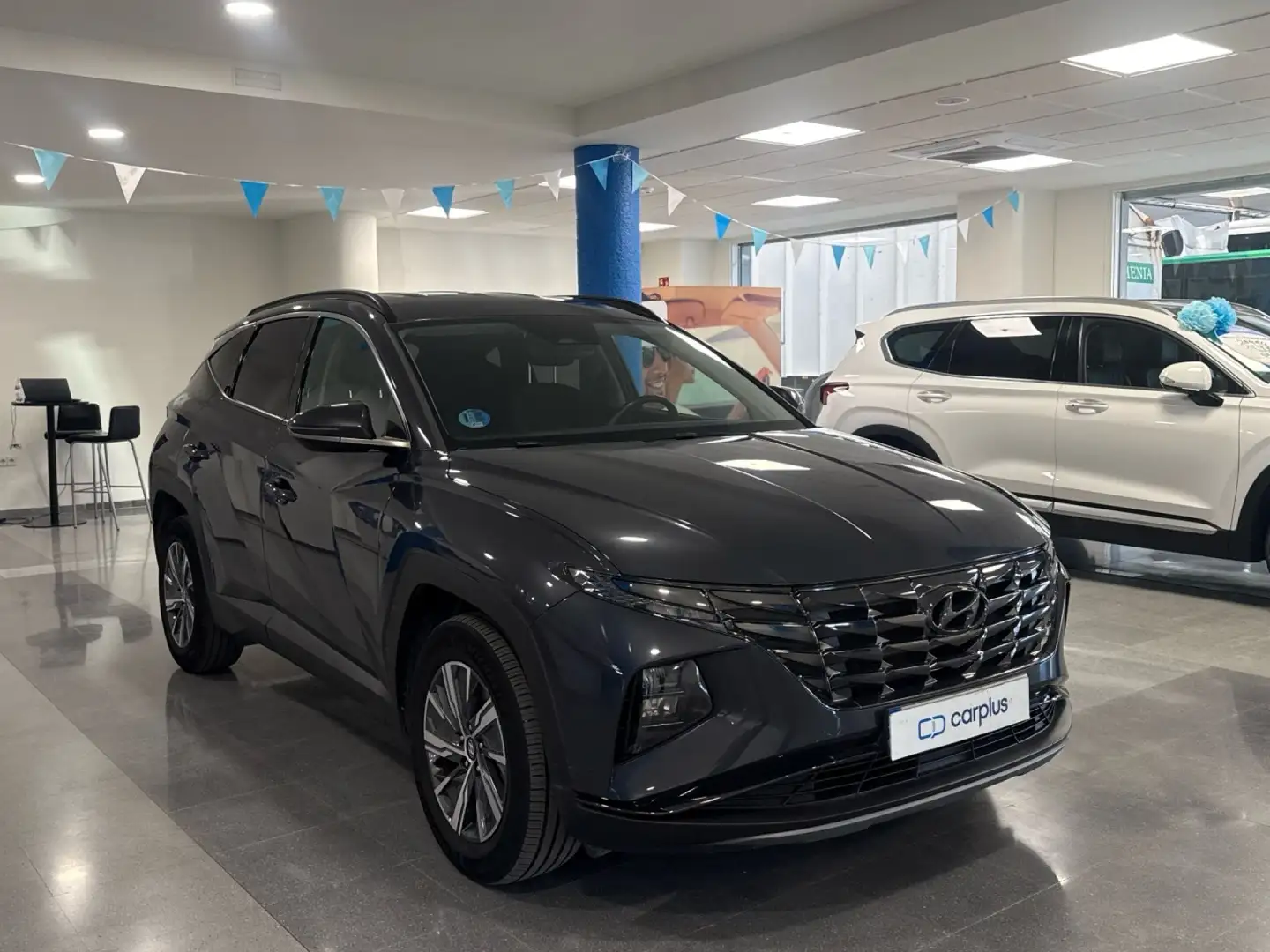Hyundai TUCSON 1.6 TGDI 169kW (230CV) HEV Maxx Auto Gris - 2
