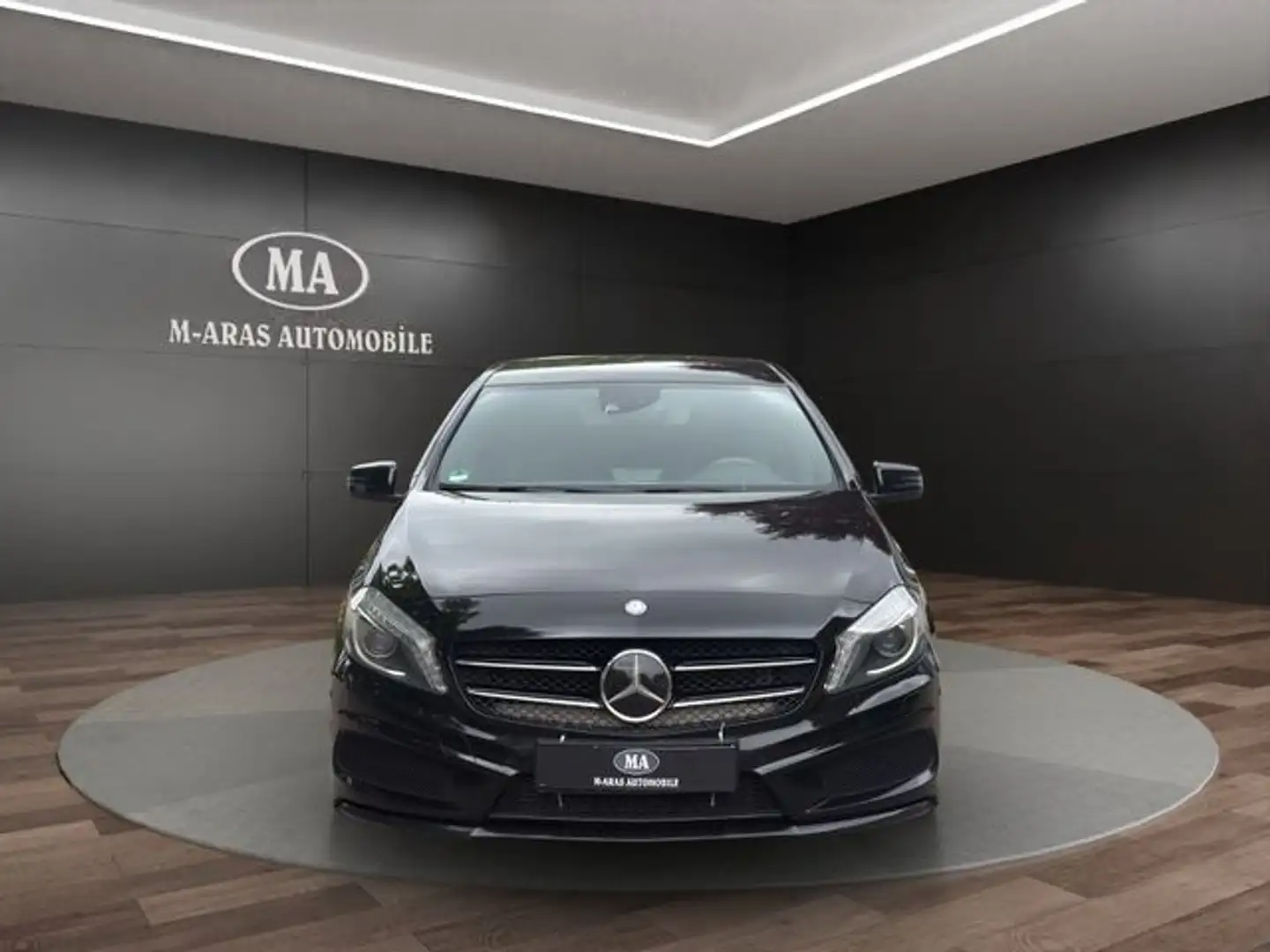 Mercedes-Benz A 200 -Klasse BlueEfficiency AMG-Line Zwart - 2