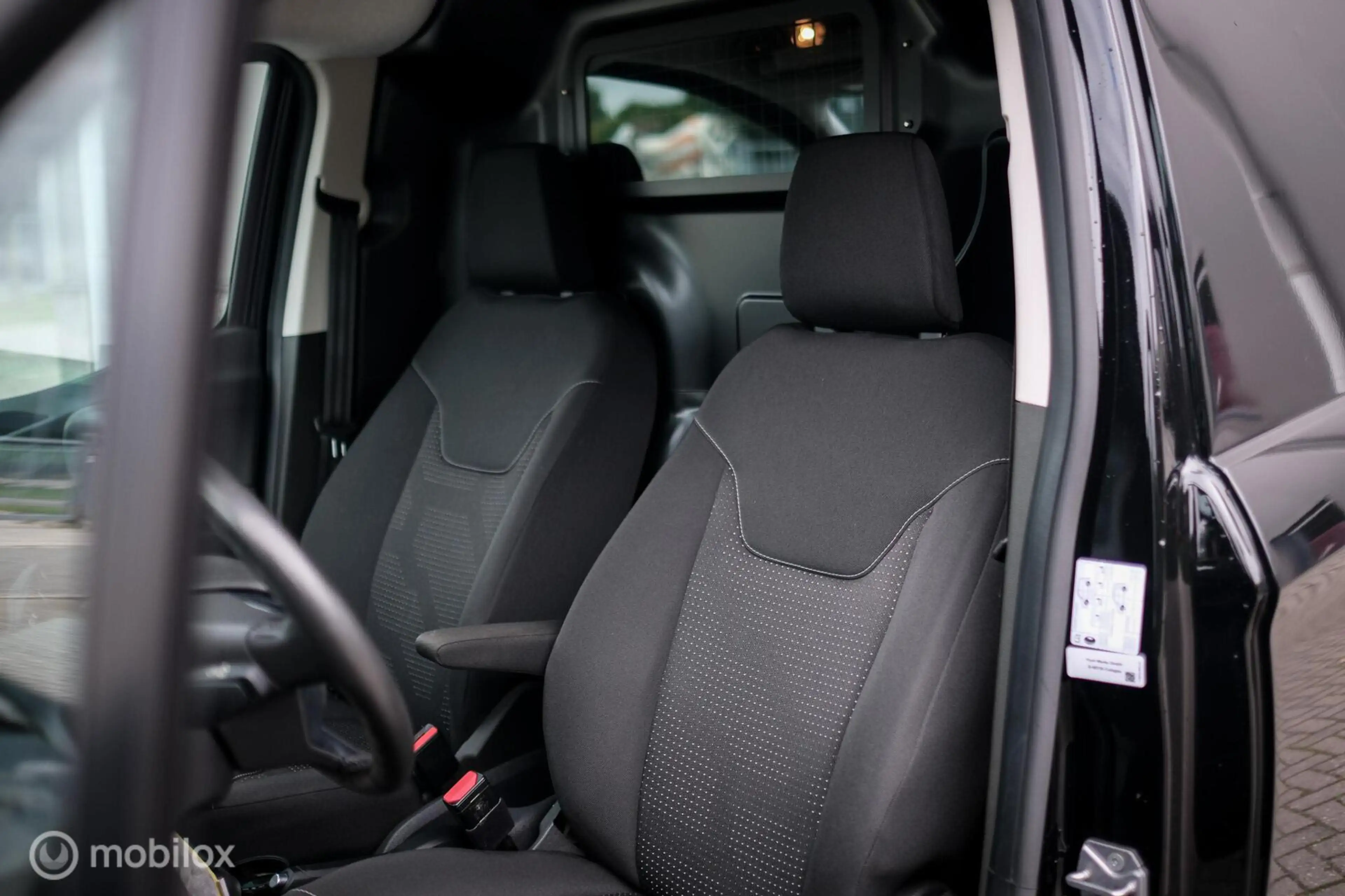 Ford Transit Courier 1.0 Ambiente | Trekhaak | Navigatie | Stoelverwarm — photo 15