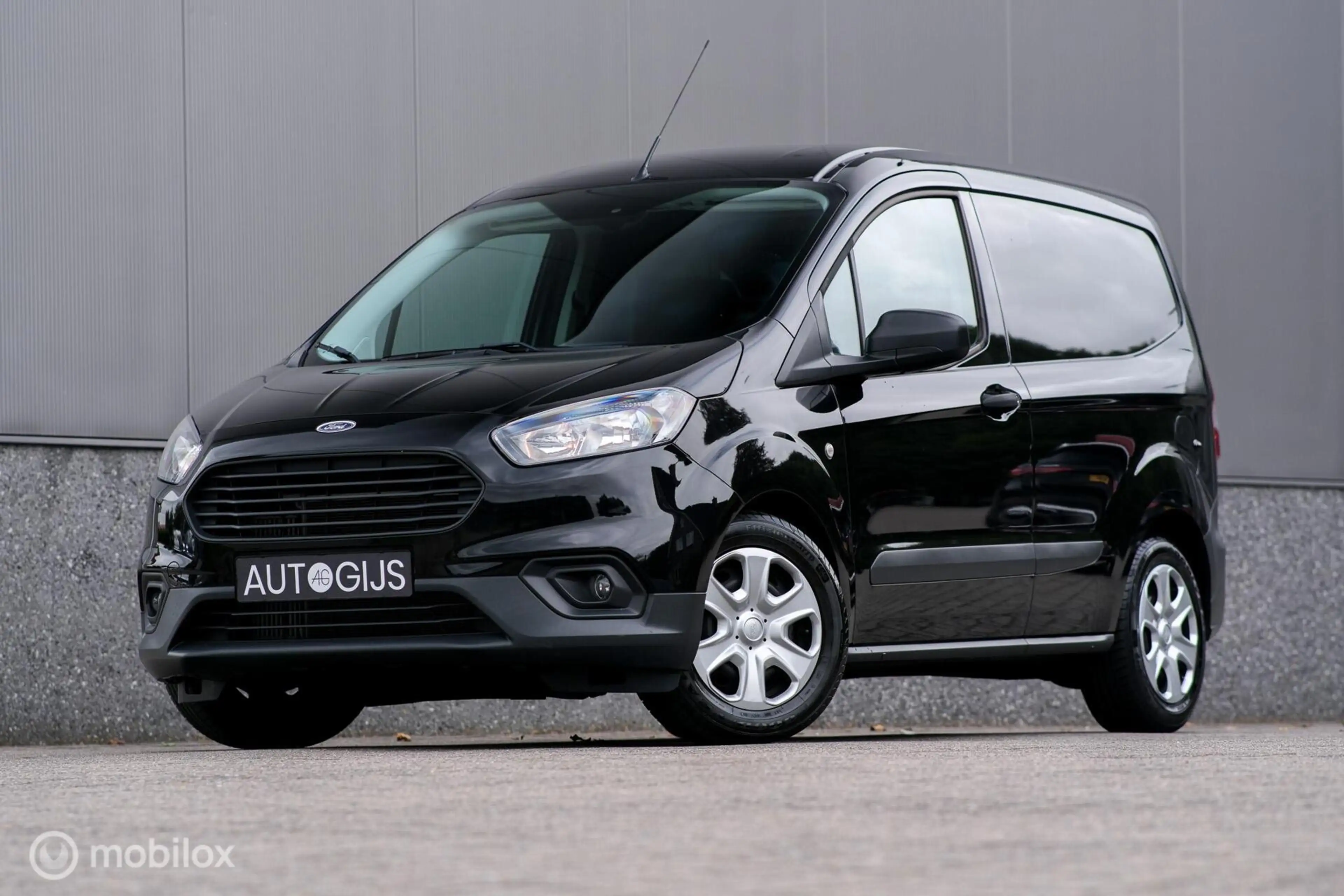 Ford Transit Courier 1.0 Ambiente | Trekhaak | Navigatie | Stoelverwarm