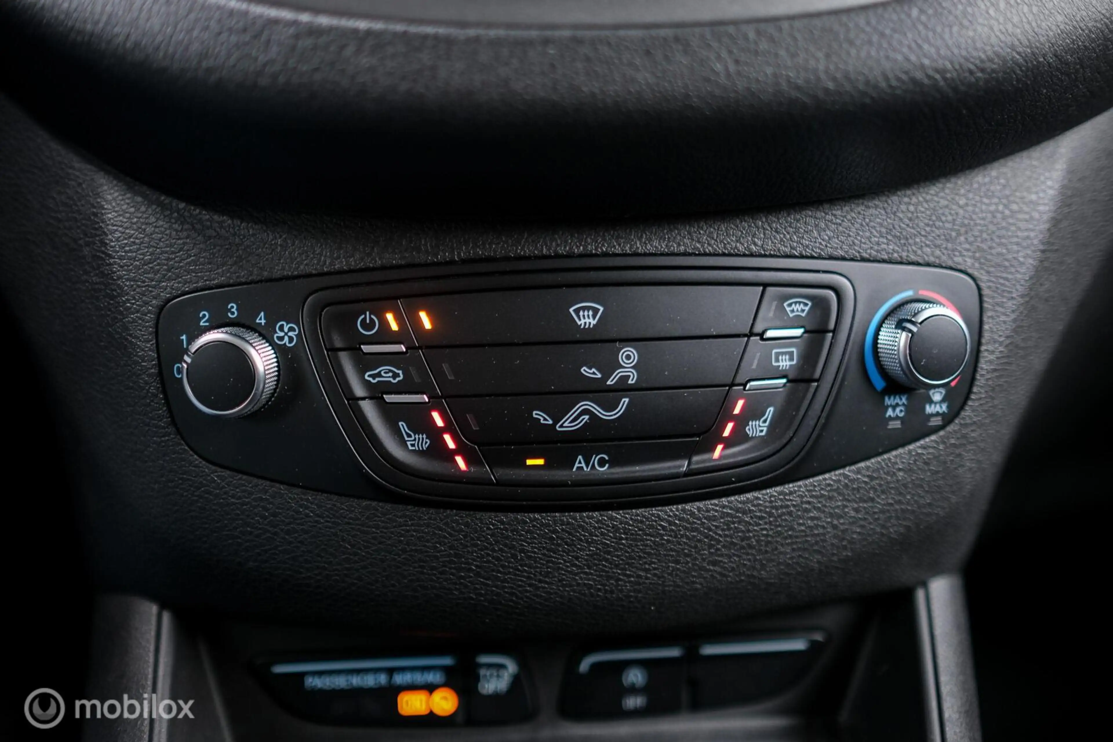 Ford Transit Courier 1.0 Ambiente | Trekhaak | Navigatie | Stoelverwarm — photo 6