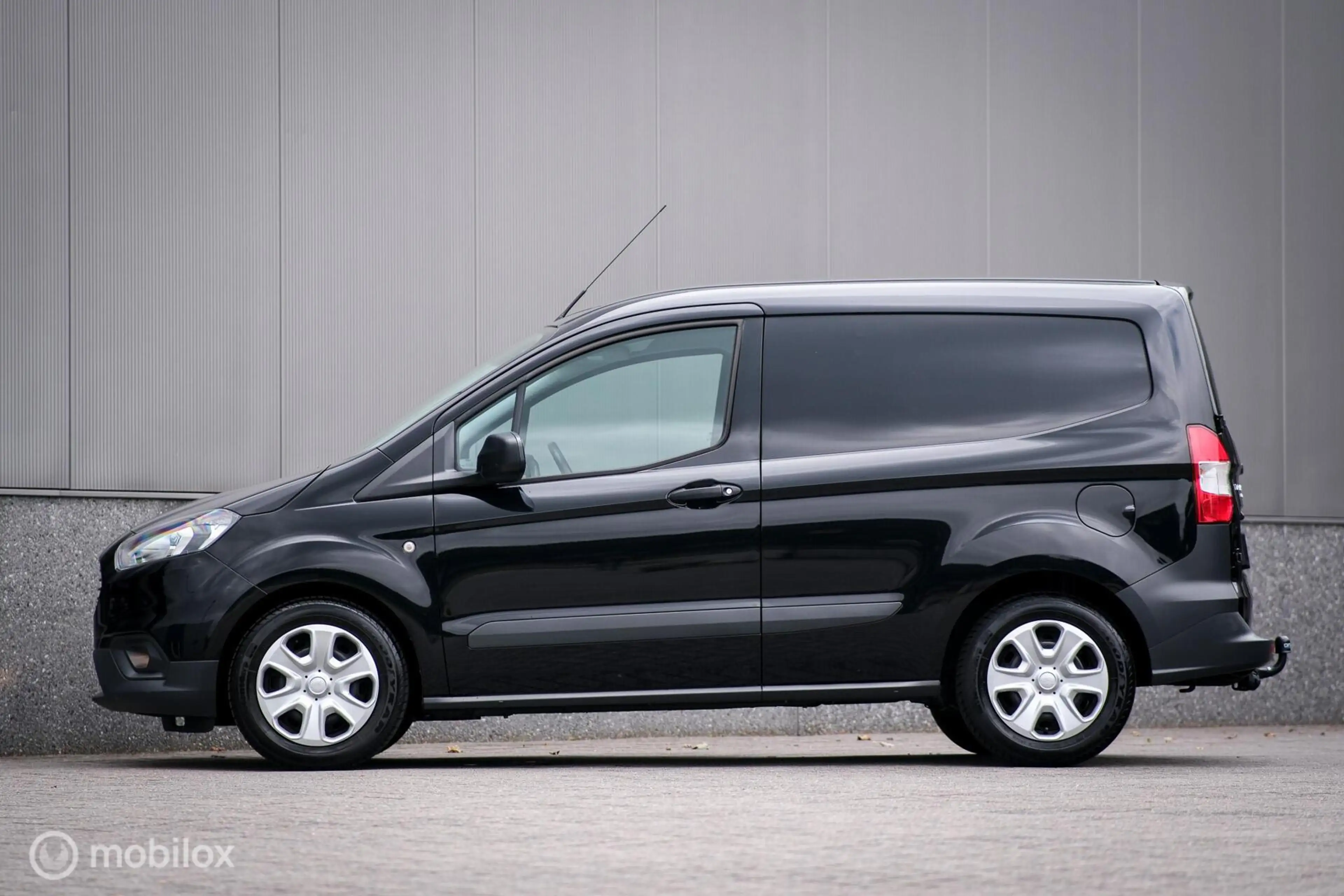 Ford Transit Courier 1.0 Ambiente | Trekhaak | Navigatie | Stoelverwarm — photo 5