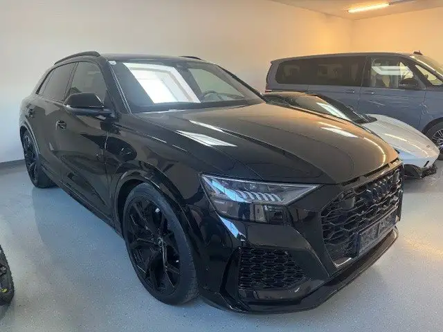 Audi Q8 4.0 TFSI quattro Performance Voll Ansicht 4