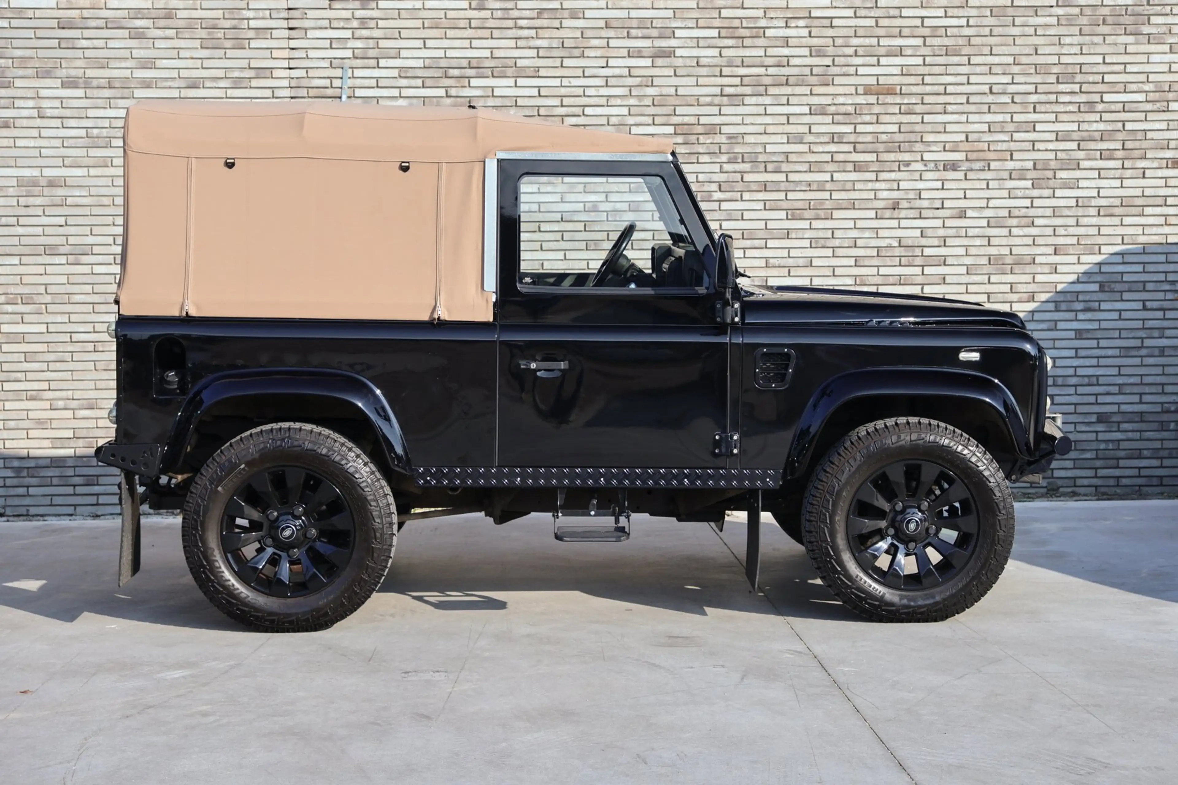 Land Rover Defender 2.5 Td5 SW 90" * CABRIOLET * SWATOOTH 18'' * ESPAR — photo 8