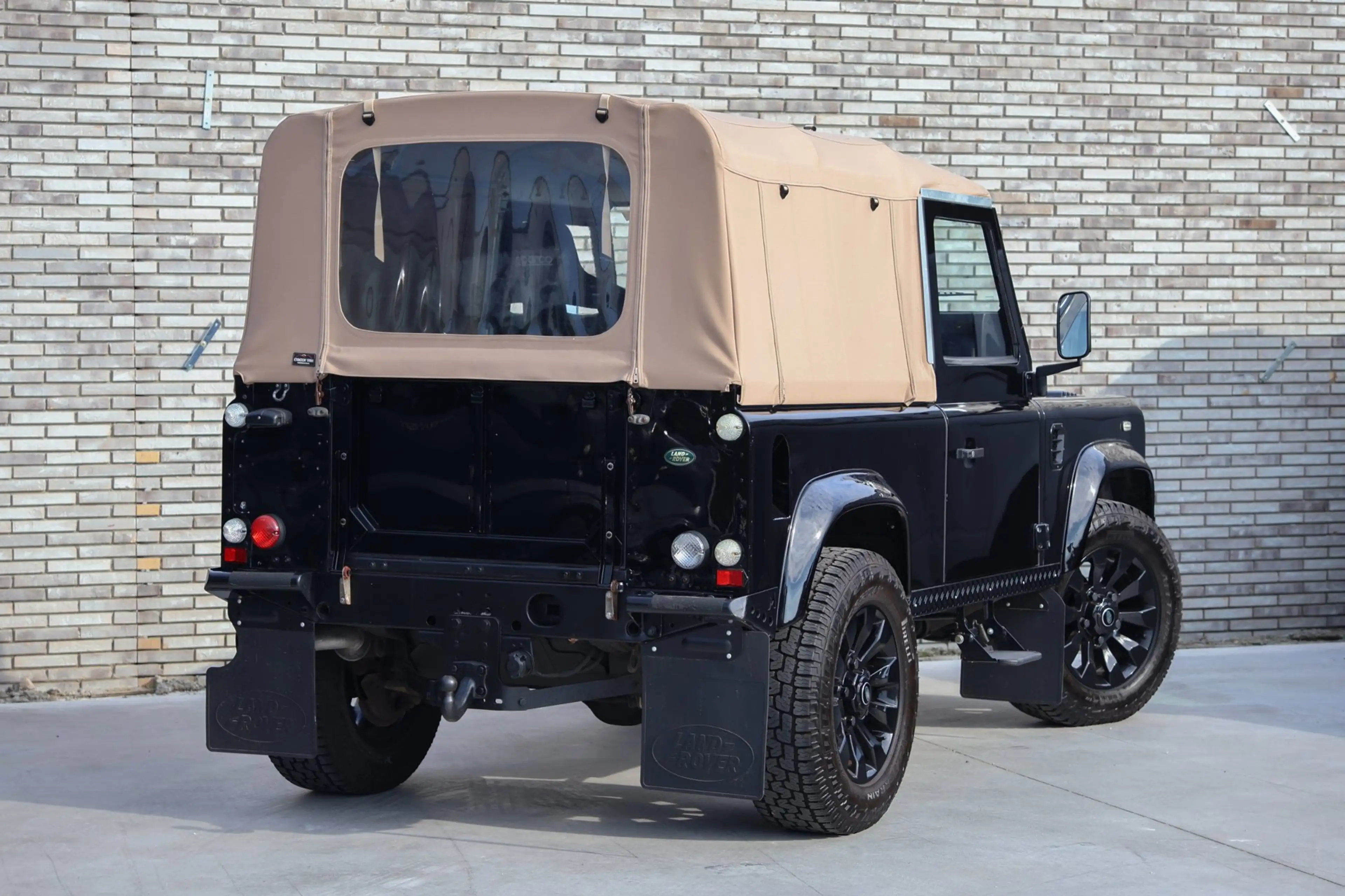 Land Rover Defender 2.5 Td5 SW 90" * CABRIOLET * SWATOOTH 18'' * ESPAR — photo 11