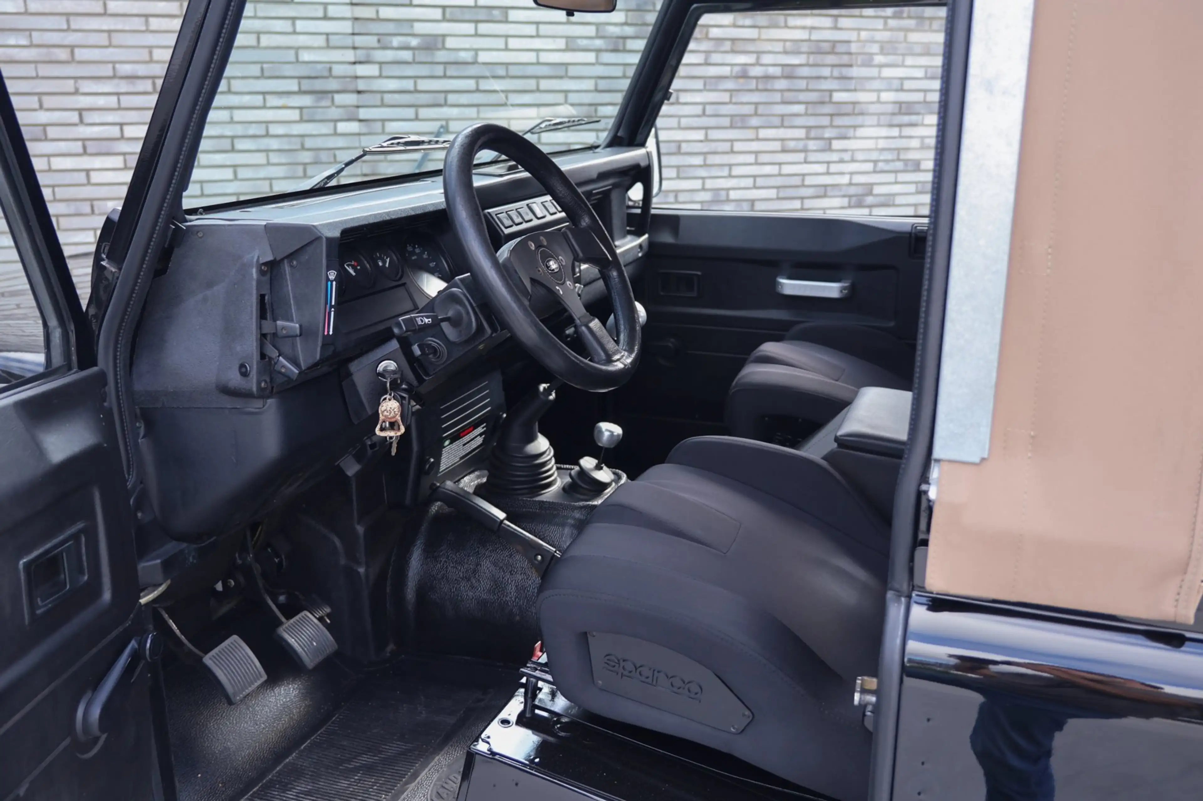 Land Rover Defender 2.5 Td5 SW 90" * CABRIOLET * SWATOOTH 18'' * ESPAR — photo 18