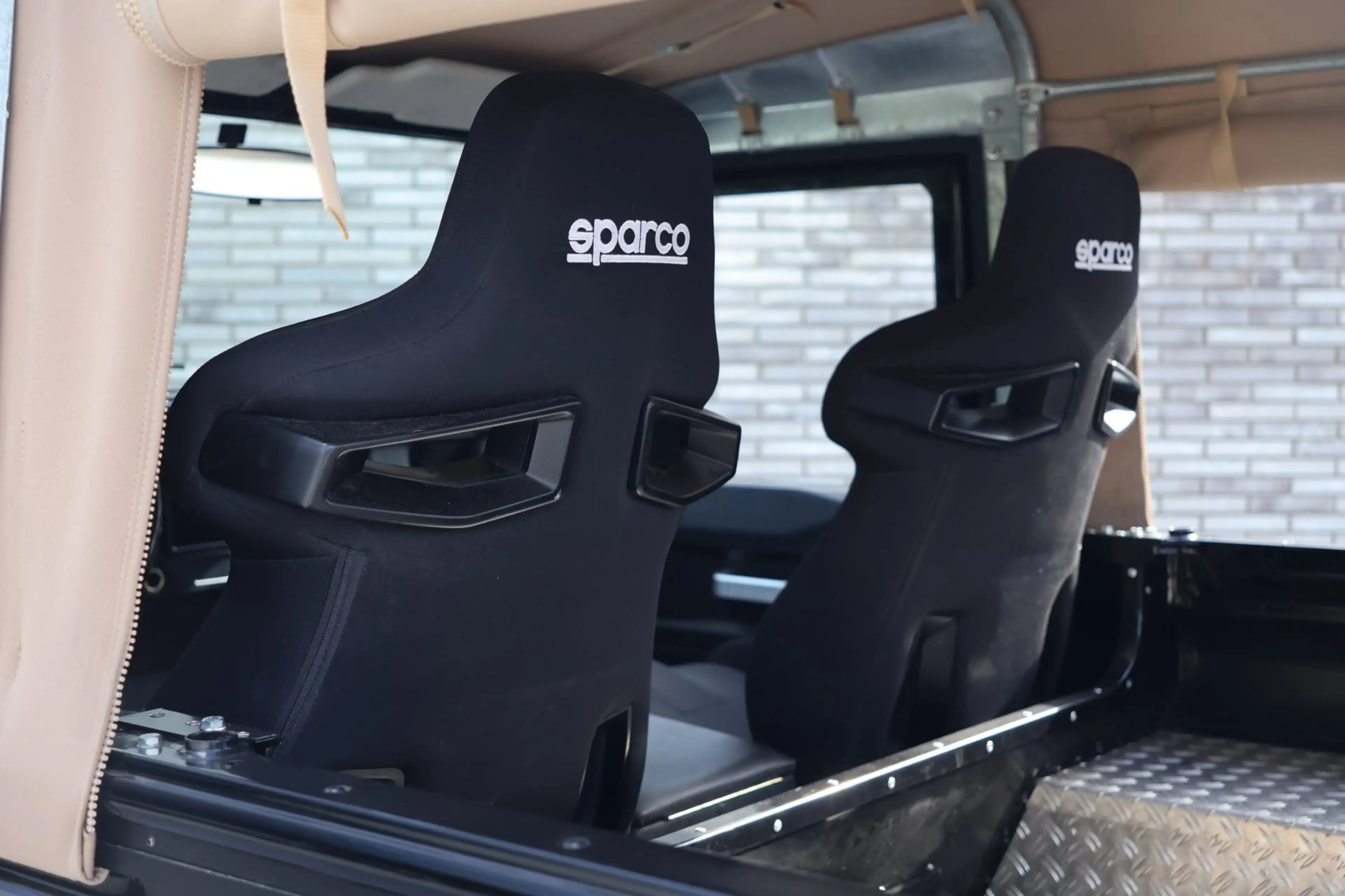 Land Rover Defender 2.5 Td5 SW 90" * CABRIOLET * SWATOOTH 18'' * ESPAR — photo 26