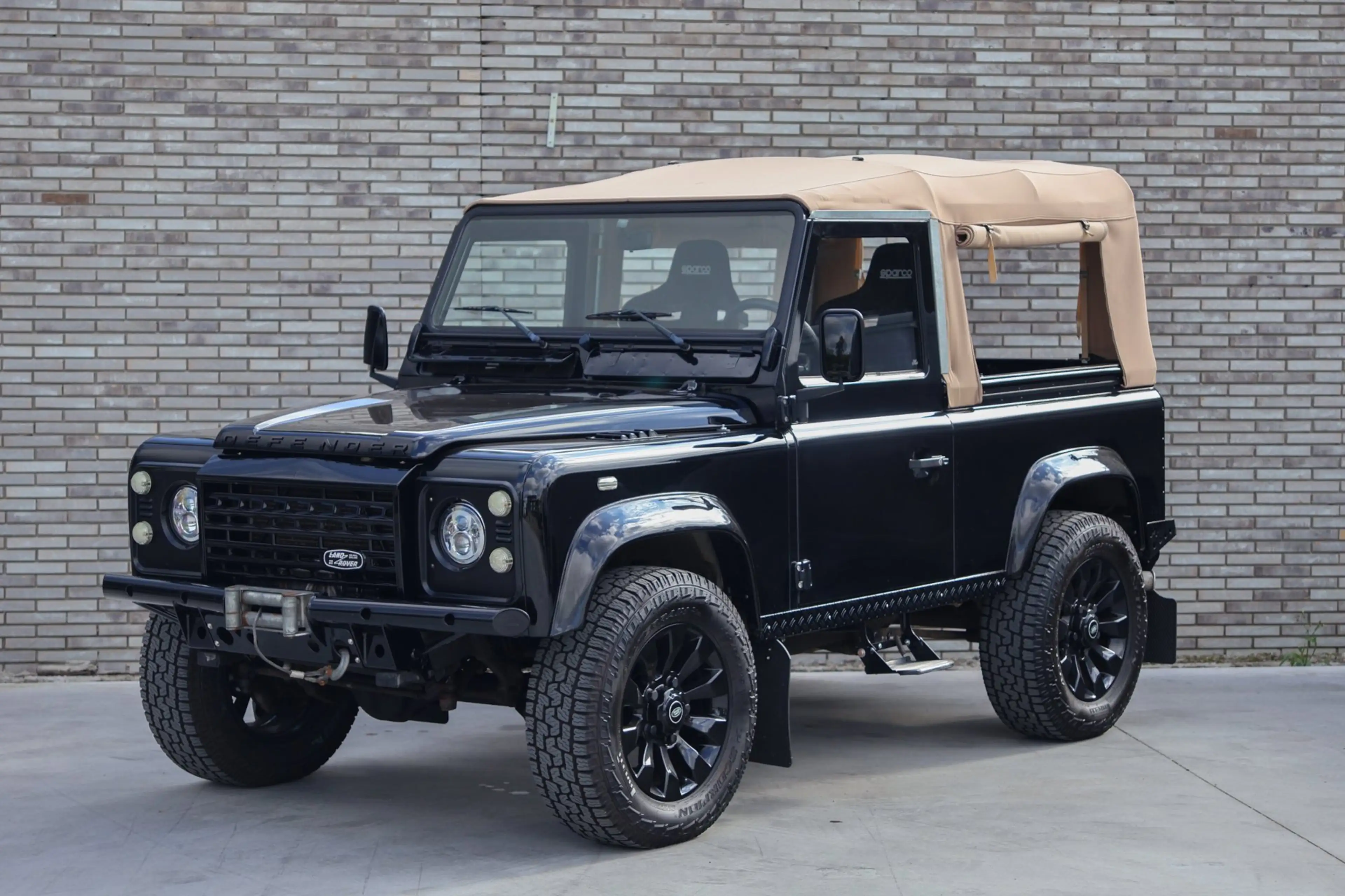 Land Rover Defender 2.5 Td5 SW 90" * CABRIOLET * SWATOOTH 18'' * ESPAR — photo 2