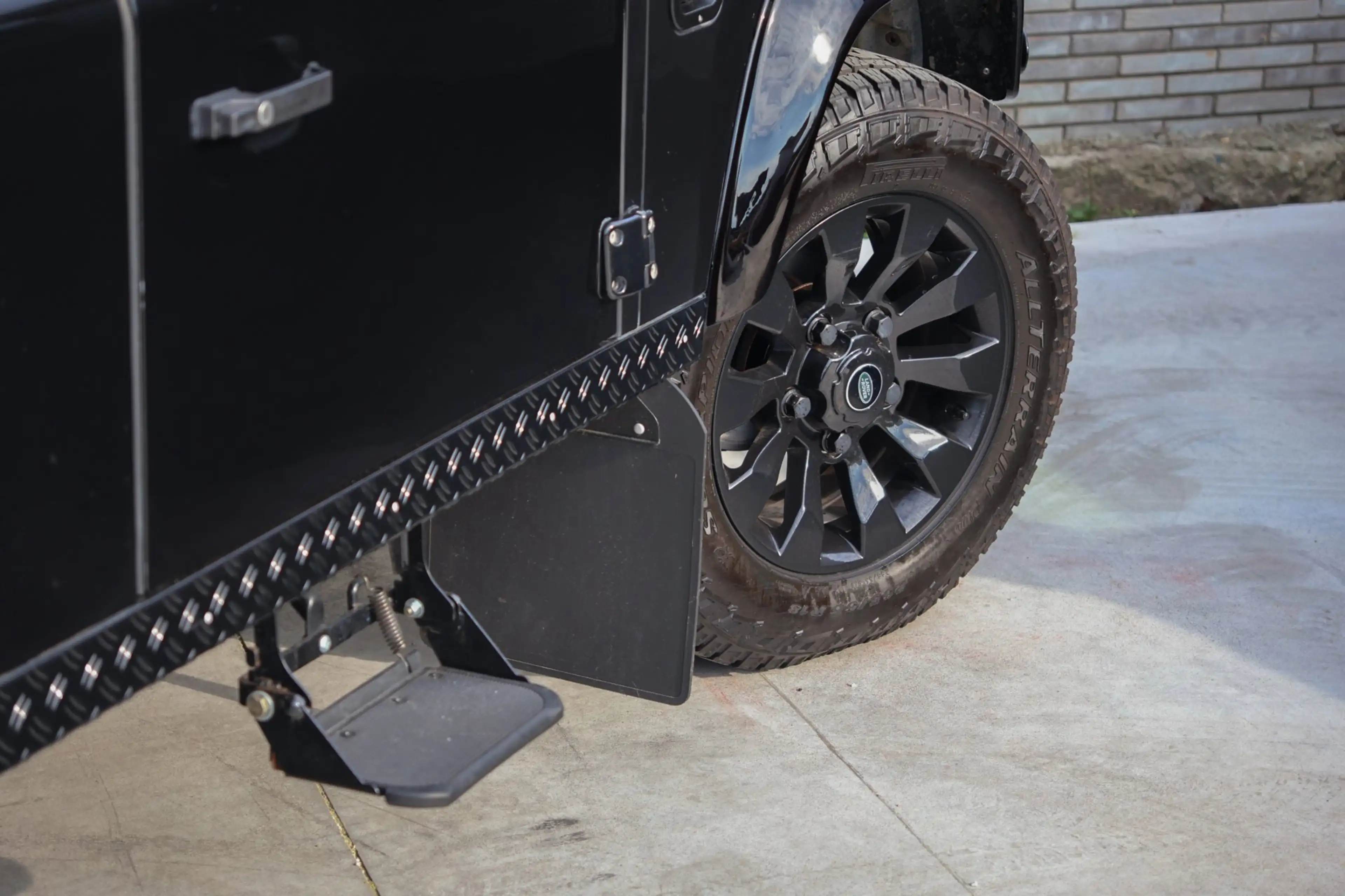 Land Rover Defender 2.5 Td5 SW 90" * CABRIOLET * SWATOOTH 18'' * ESPAR — photo 25