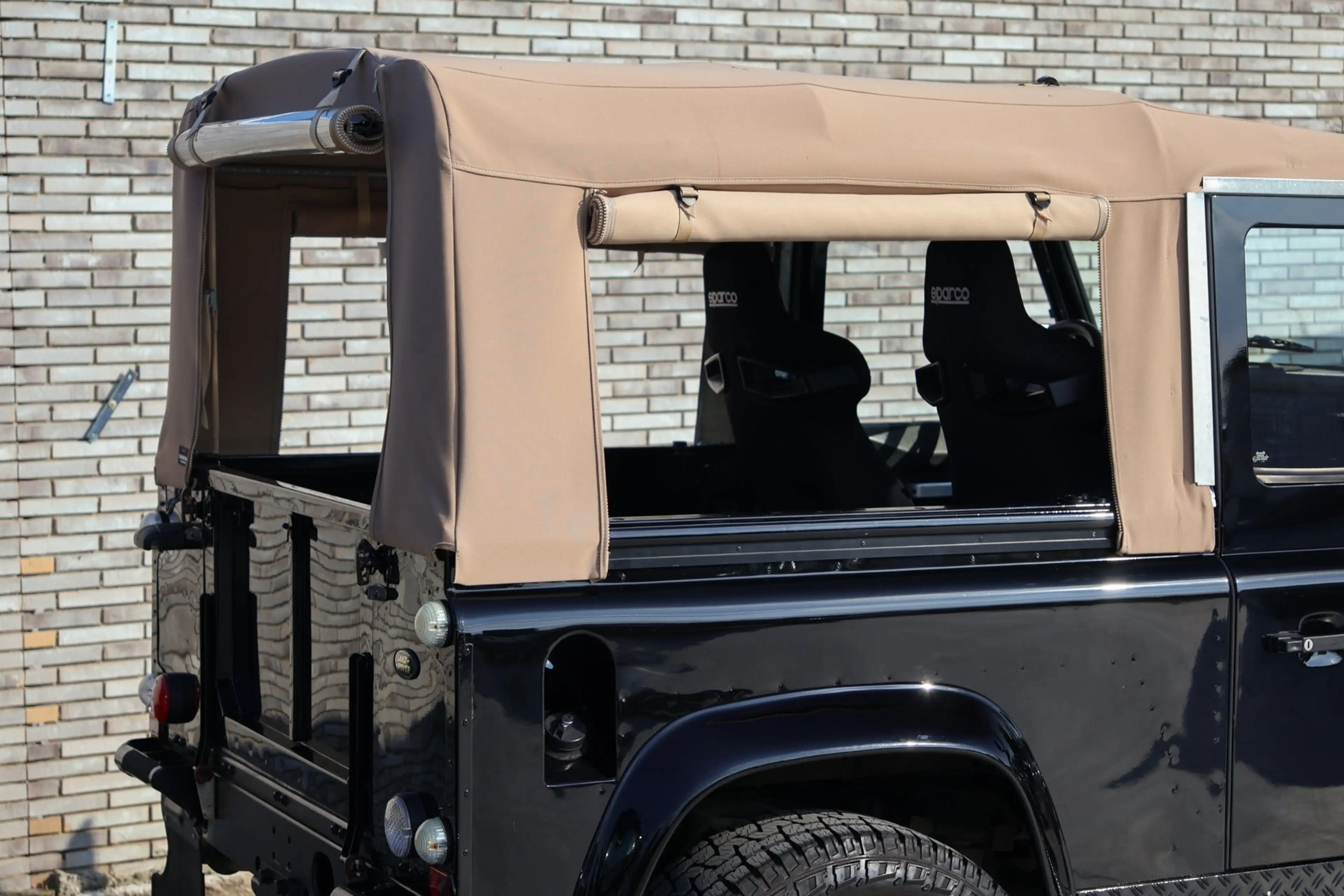 Land Rover Defender 2.5 Td5 SW 90" * CABRIOLET * SWATOOTH 18'' * ESPAR — photo 24