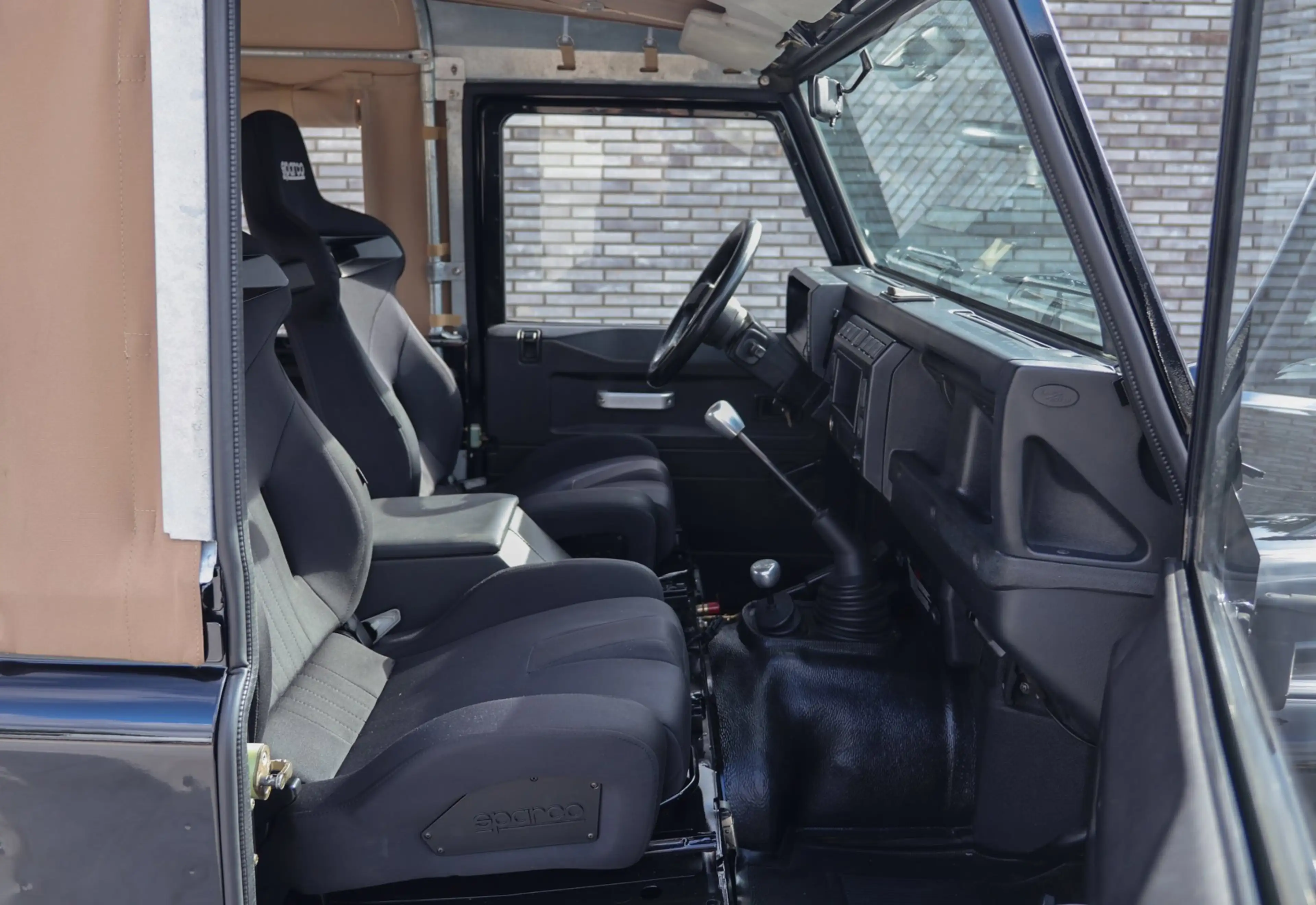 Land Rover Defender 2.5 Td5 SW 90" * CABRIOLET * SWATOOTH 18'' * ESPAR — photo 19