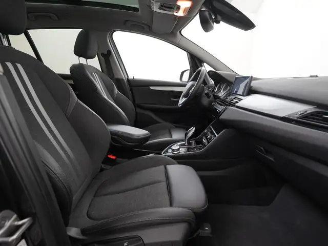 BMW 2 Series view 3