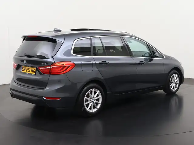 BMW 2 Series view 4