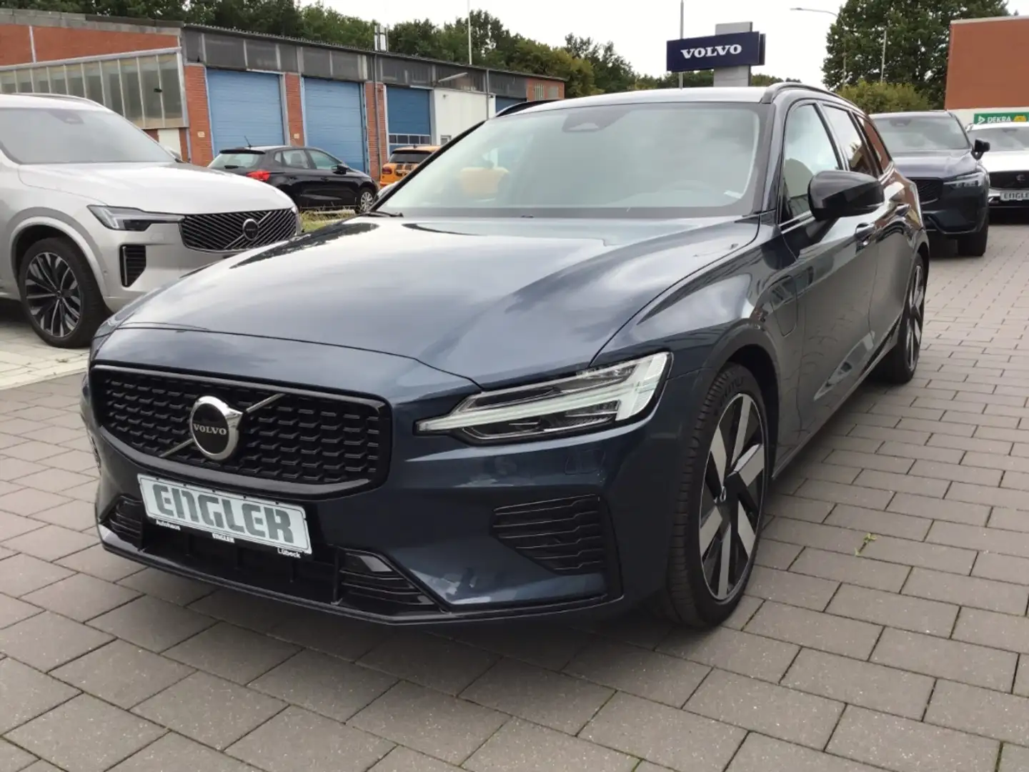Volvo V60 T6 Plus Dark AWD Stadhzg. DAB+ Cam Bleu - 2