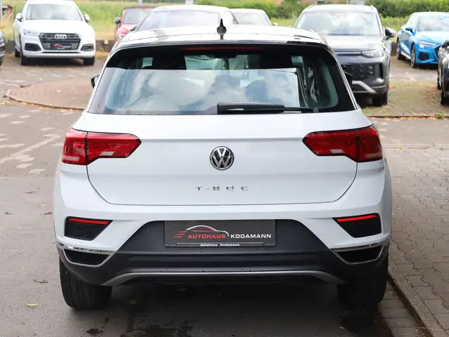 Volkswagen T-Roc view 9