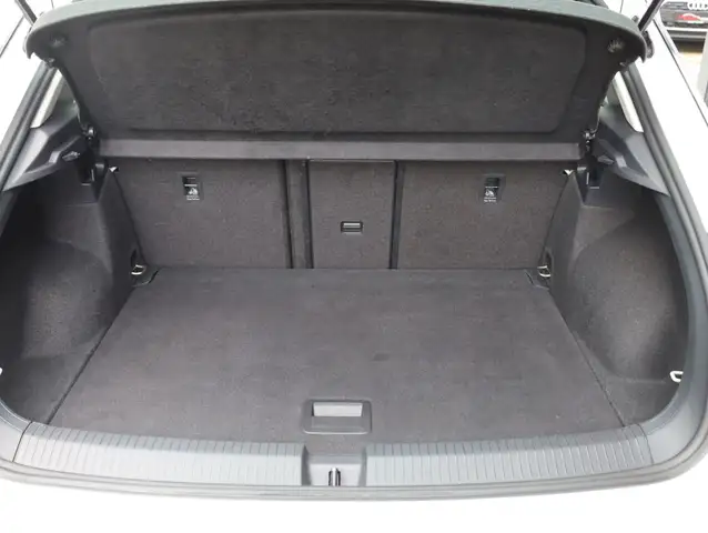 Volkswagen T-Roc view 12
