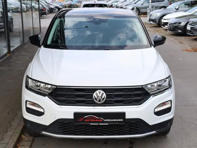 Volkswagen T-Roc view 3