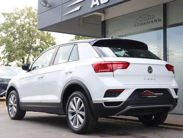 Volkswagen T-Roc view 8