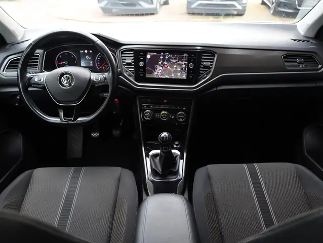 Volkswagen T-Roc view 15