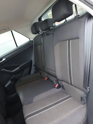 Volkswagen T-Roc view 14