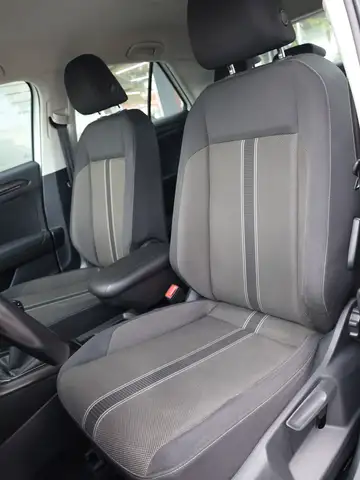 Volkswagen T-Roc view 13