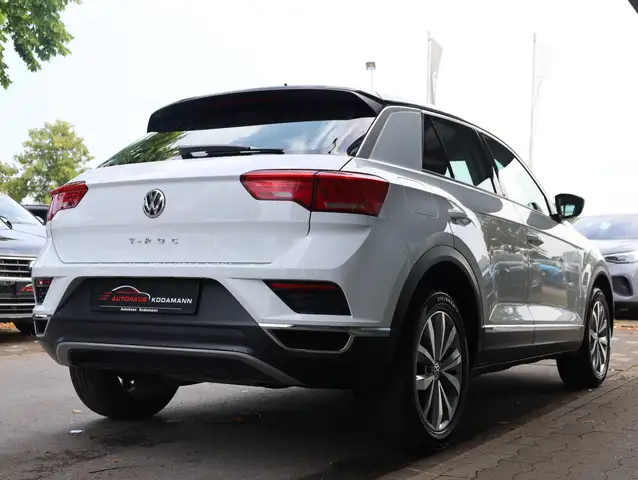 Volkswagen T-Roc view 11