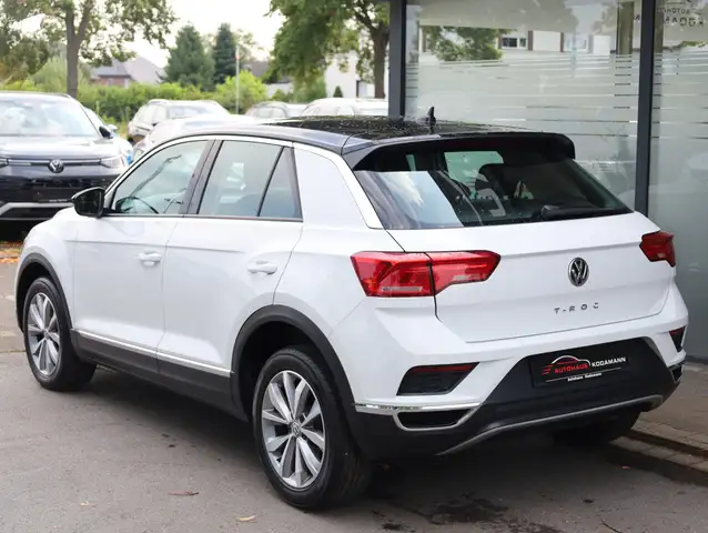 Volkswagen T-Roc view 7