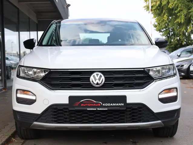 Volkswagen T-Roc view 4