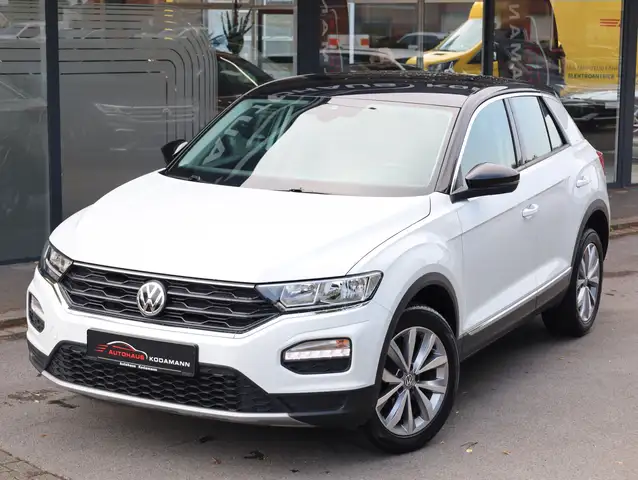 Volkswagen T-Roc view 2