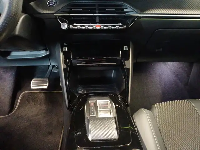 Peugeot 2008 view 12