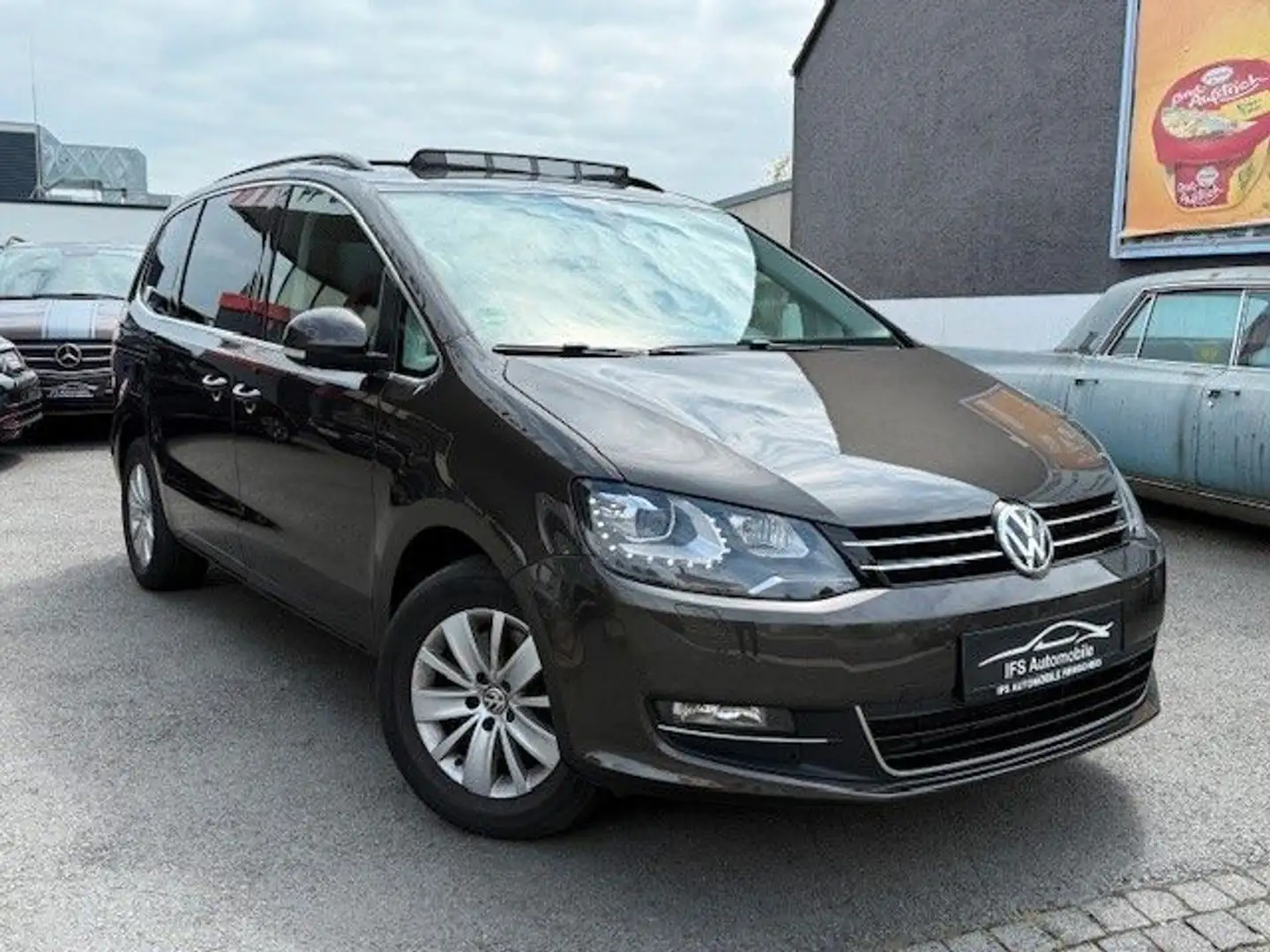 Volkswagen Sharan Comfortline 7 SITZER*XENON*NAVI*PANO Černá - 2