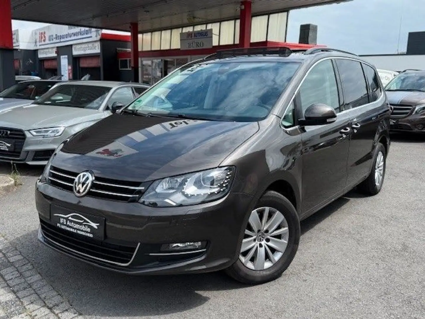 Volkswagen Sharan Comfortline 7 SITZER*XENON*NAVI*PANO Černá - 1