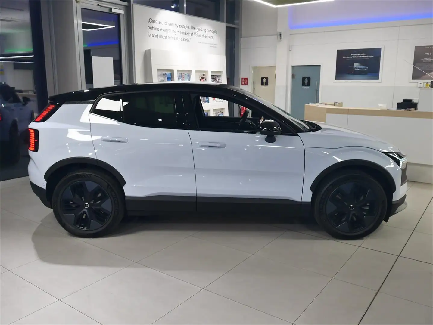 Volvo EX30 Cross Country P8 AWD Ultra Blau - 2