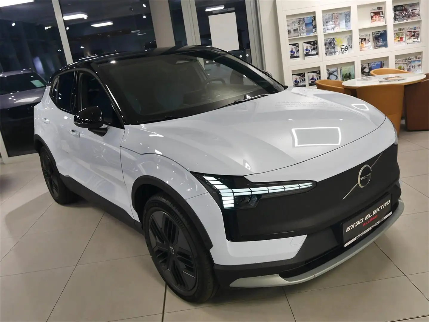 Volvo EX30 Cross Country P8 AWD Ultra Blau - 1