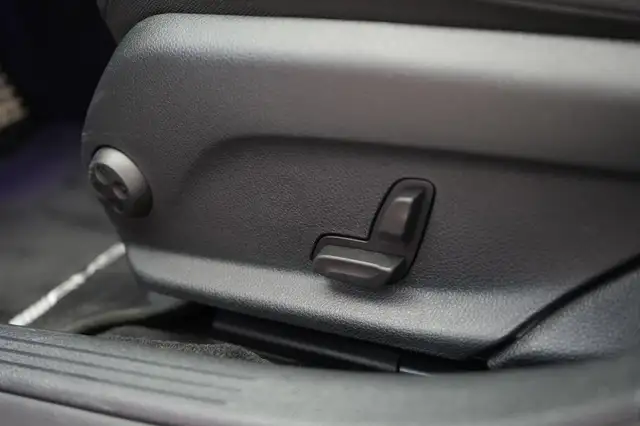 Mercedes-Benz C-Class view 23