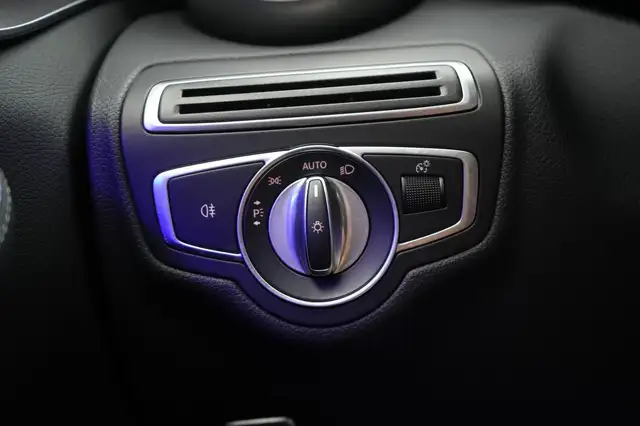 Mercedes-Benz C-Class view 24
