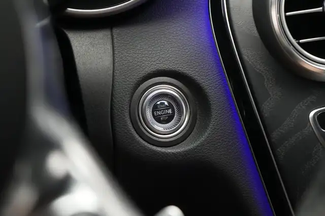 Mercedes-Benz C-Class view 30