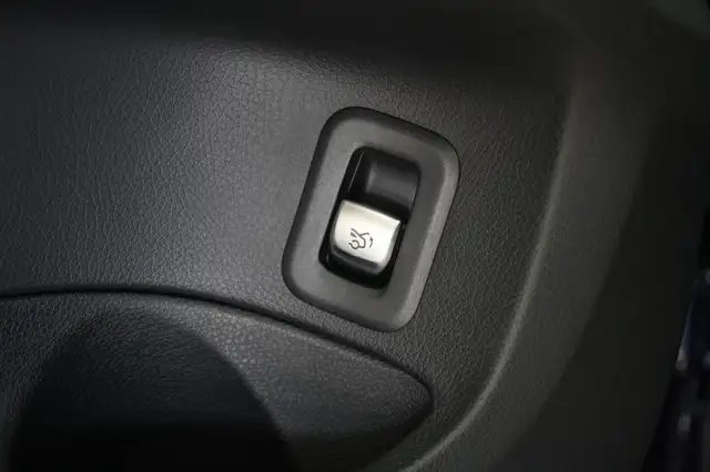 Mercedes-Benz C-Class view 22