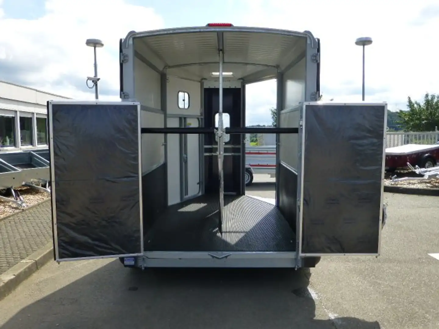Ifor Williams HB 511 Frontausstieg Großpferde 2,7 t Blau - 2