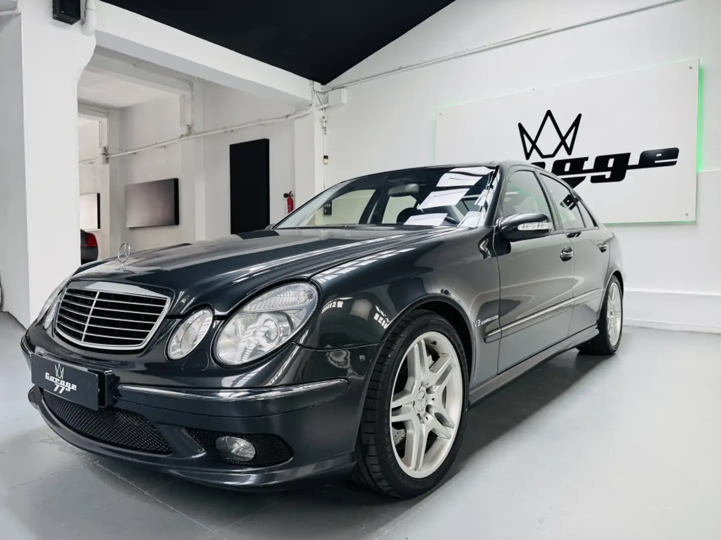 Mercedes-Benz E 55 AMG Aut. Negro - 2