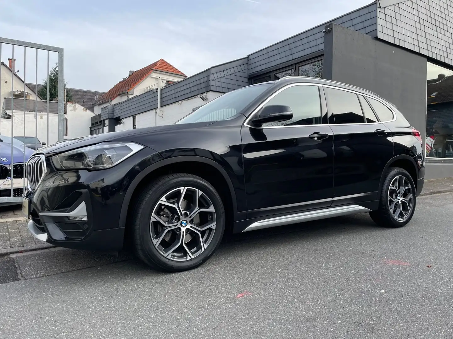 BMW X1 xDrive 18d xLine|Navi|Kamera|18"|LED|Business Schwarz - 1