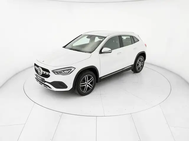 Mercedes-Benz Gla view 2