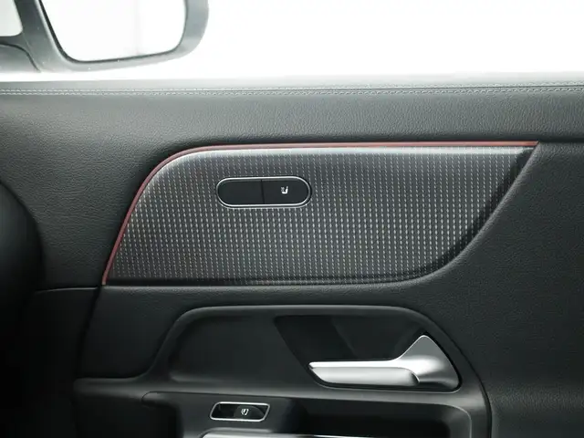 Mercedes-Benz Gla view 18