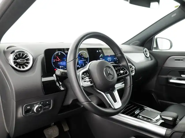 Mercedes-Benz Gla view 11