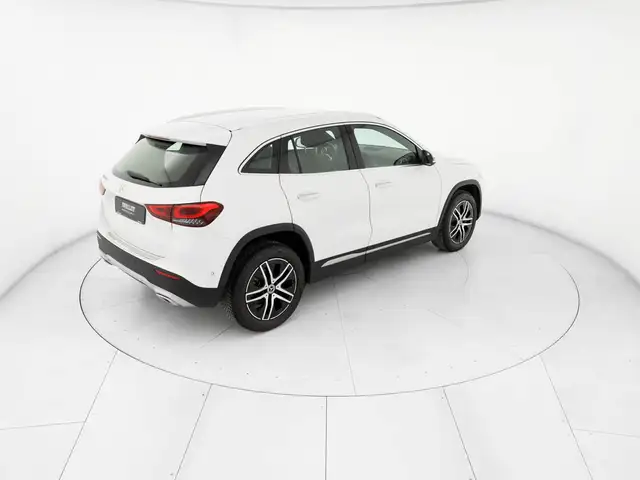 Mercedes-Benz Gla view 4